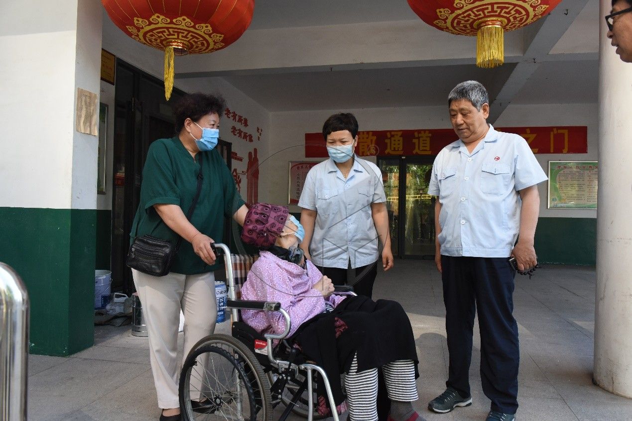 YONGYANG GROUP CHAIRMAN DU QINGSHEN EXPRESSED HIS LOVE TO THE NURSING HOME AND CONVEYED WARMTH