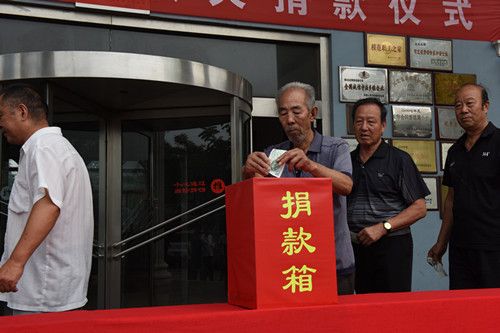 The flood is merciless and people love each other. Hebei Yongyang Special Steel Group Co., Ltd. actively carries out flood fighting and disaster relief activities