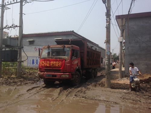 The flood is merciless and people love each other. Hebei Yongyang Special Steel Group Co., Ltd. actively carries out flood fighting and disaster relief activities